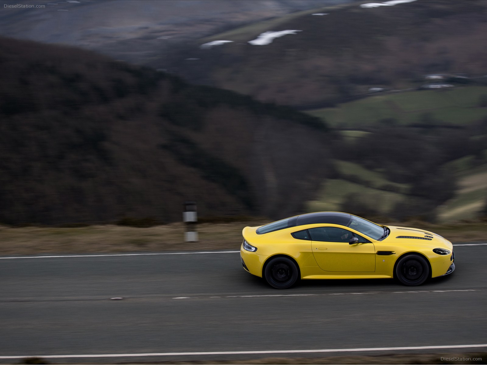 Aston Martin V12 Vantage S 2014